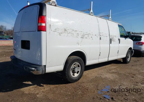 2015 Chevrolet Express 2500 Work Van z USA, uszkodzony, nr VIN 1GCWGGCF9F1199700